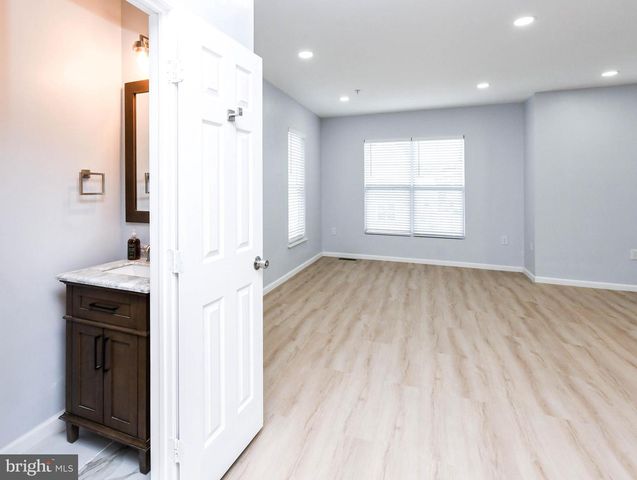 5016 IVORY WALTERS LN SE, Washington, DC 20019