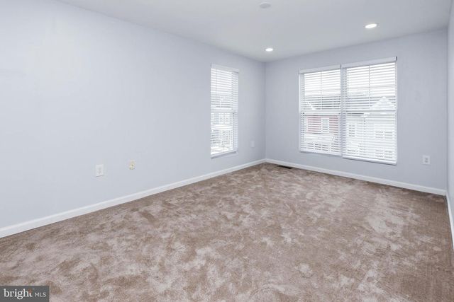 5016 IVORY WALTERS LN SE, Washington, DC 20019