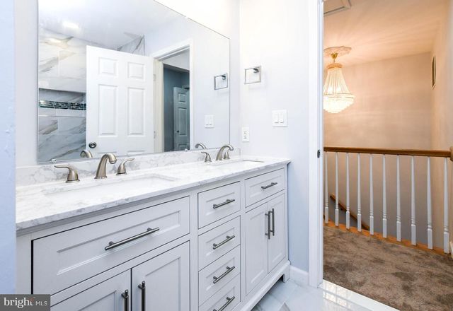 5016 IVORY WALTERS LN SE, Washington, DC 20019