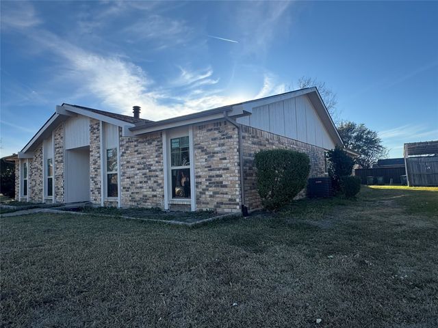 2125 Kings Road, Carrollton, TX 75007