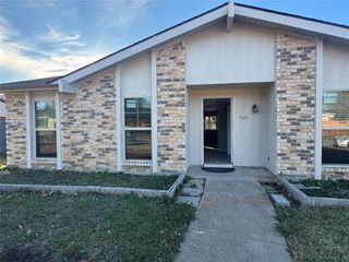 2125 Kings Road, Carrollton, TX 75007