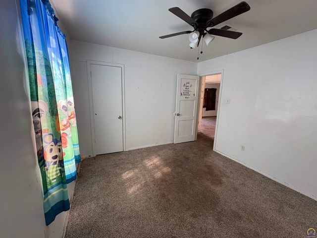 229 SE 35th TER, Topeka, KS 66605