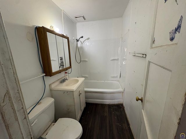 229 SE 35th TER, Topeka, KS 66605