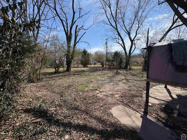 229 SE 35th TER, Topeka, KS 66605