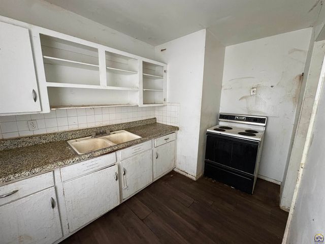 229 SE 35th TER, Topeka, KS 66605