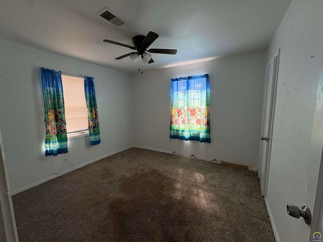 229 SE 35th TER, Topeka, KS 66605