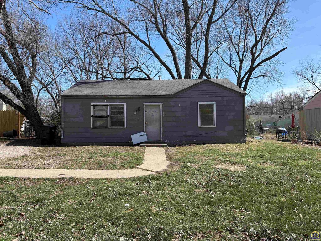 229 SE 35th TER, Topeka, KS 66605