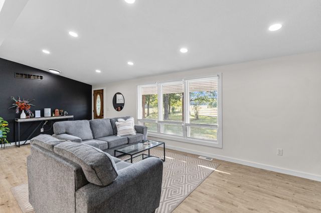 1027 COUNTY ROAD 2505, Moberly, MO 65270