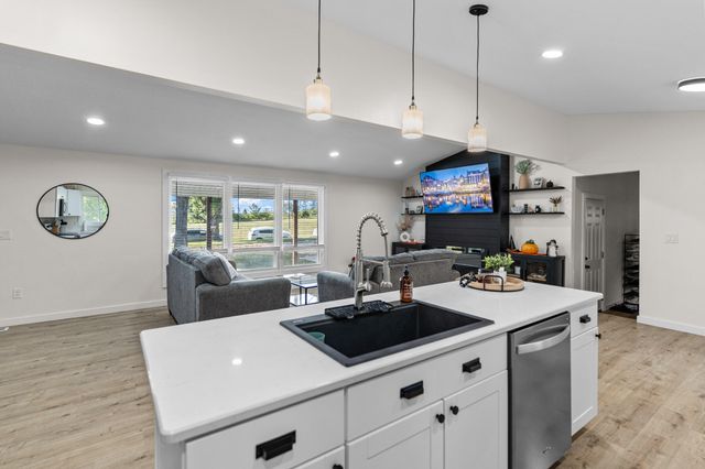 1027 COUNTY ROAD 2505, Moberly, MO 65270