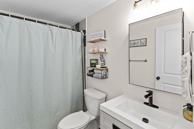 1027 COUNTY ROAD 2505, Moberly, MO 65270