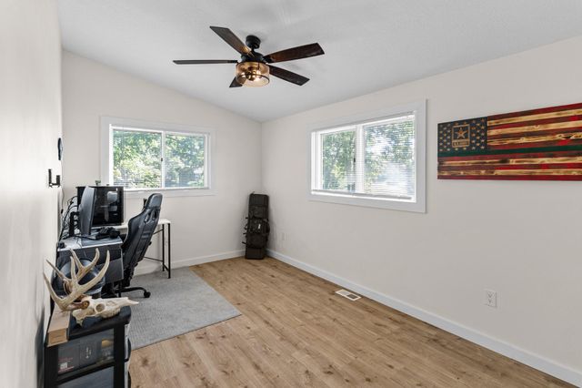 1027 COUNTY ROAD 2505, Moberly, MO 65270