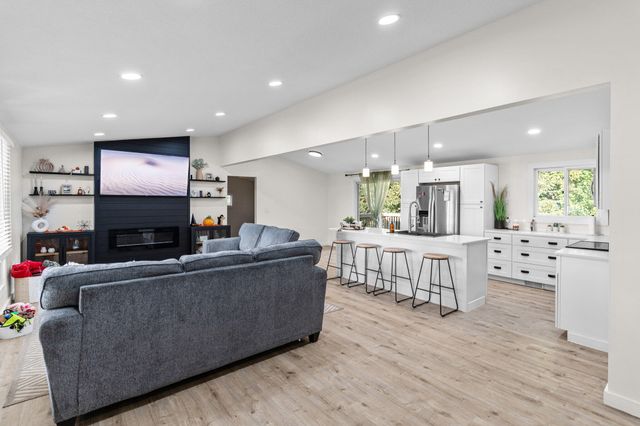 1027 COUNTY ROAD 2505, Moberly, MO 65270