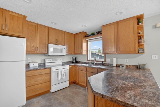 3923 Del Matro Road, Waterloo, IA 50701