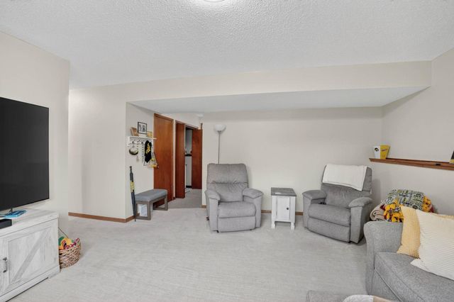 3923 Del Matro Road, Waterloo, IA 50701