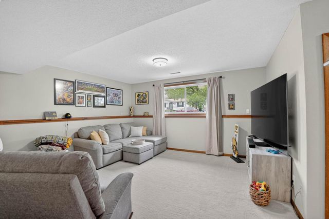 3923 Del Matro Road, Waterloo, IA 50701