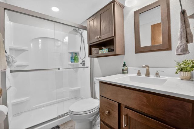 3923 Del Matro Road, Waterloo, IA 50701