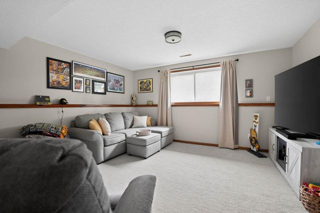 3923 Del Matro Road, Waterloo, IA 50701