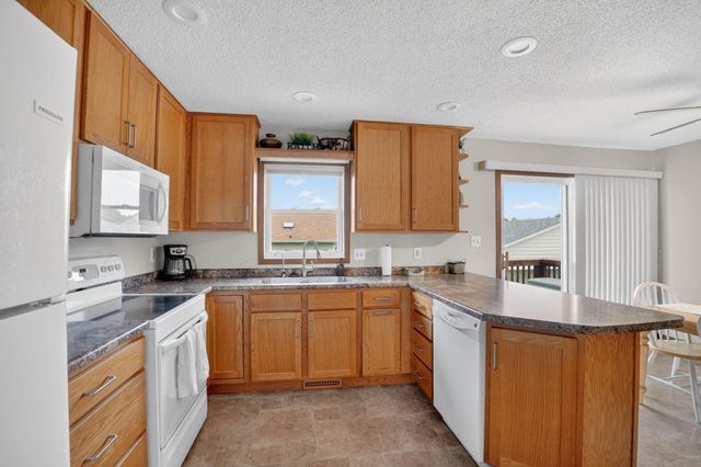 3923 Del Matro Road, Waterloo, IA 50701