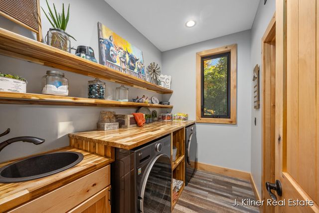 4390 22 Mile Road Nw, Tyrone Twp, MI 49330