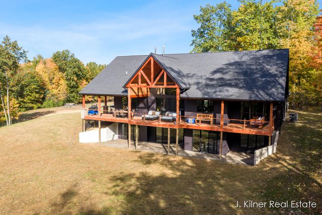 4390 22 Mile Road Nw, Tyrone Twp, MI 49330