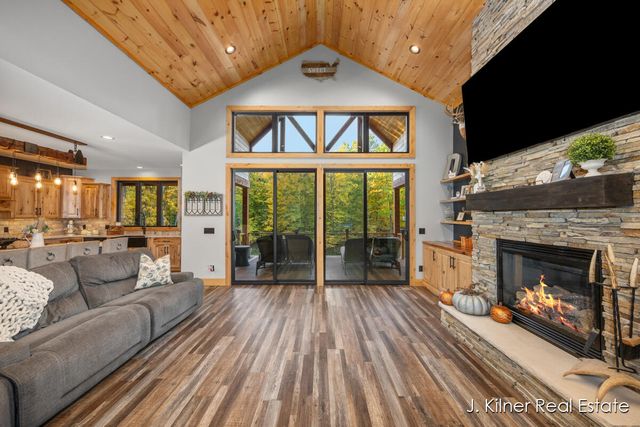 4390 22 Mile Road Nw, Tyrone Twp, MI 49330
