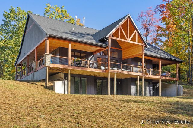 4390 22 Mile Road Nw, Tyrone Twp, MI 49330