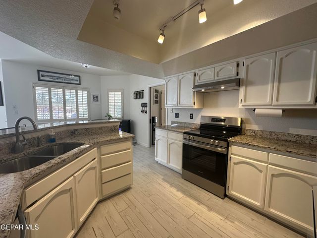 909 LAS PALMAS Way, El Paso, TX 79912