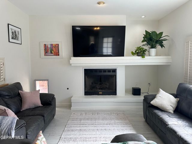 909 LAS PALMAS Way, El Paso, TX 79912