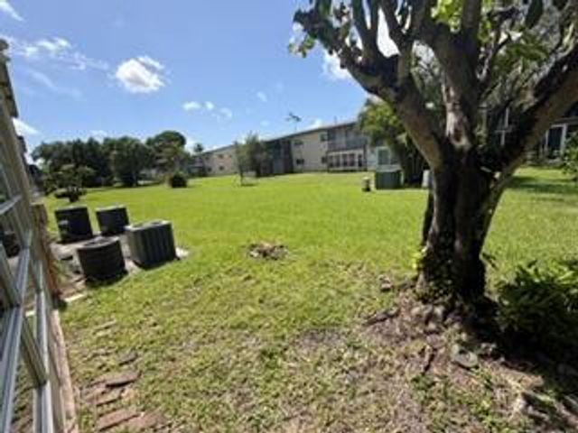 7300 NW 4th Place 105, Margate, FL 33063