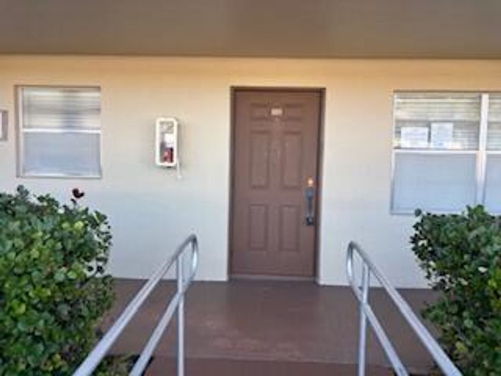 7300 NW 4th Place 105, Margate, FL 33063