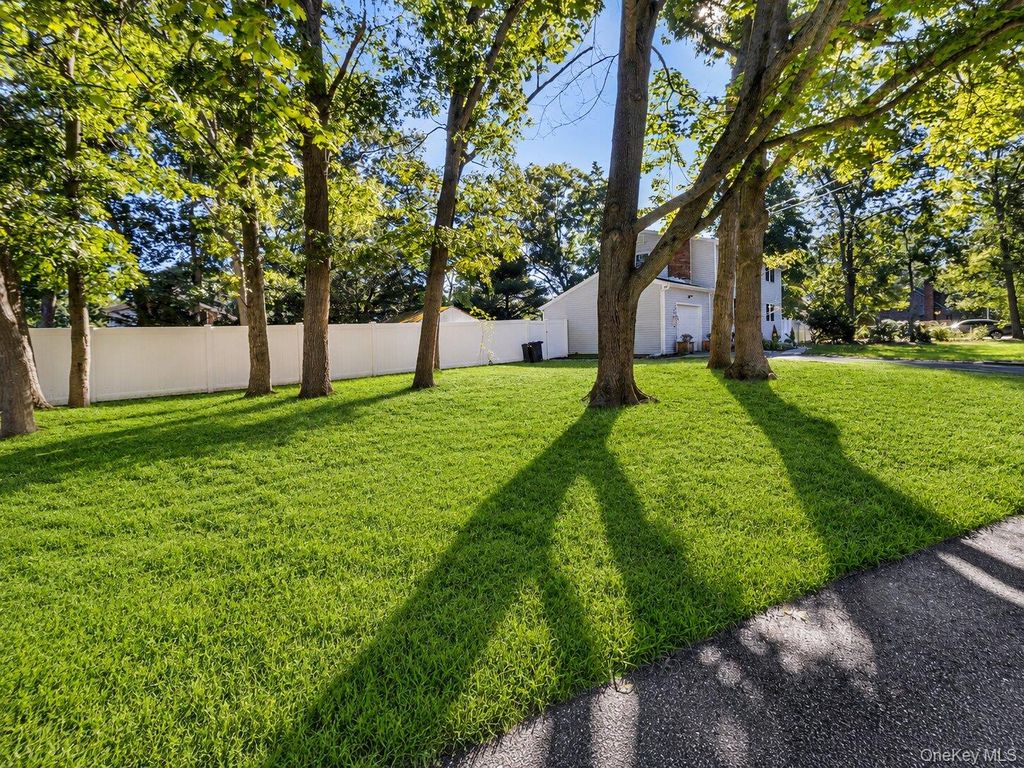 159 Pauls Path, Coram, NY 11727 — photo 2