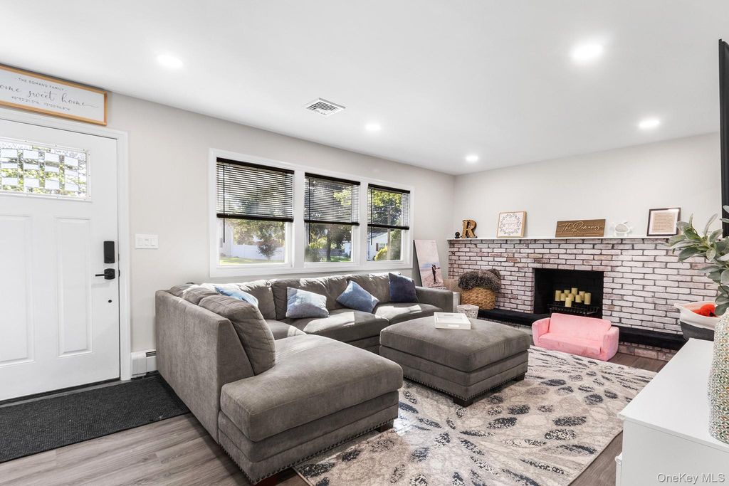 159 Pauls Path, Coram, NY 11727 — photo 5
