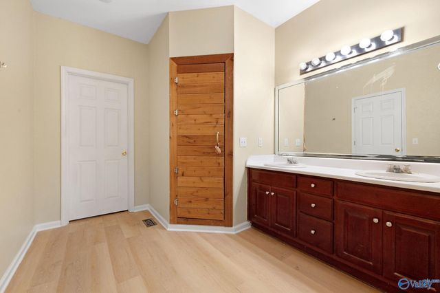 80 Earl Caldwell Drive, Guntersville, AL 35976