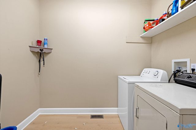 80 Earl Caldwell Drive, Guntersville, AL 35976