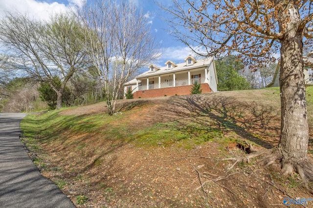 80 Earl Caldwell Drive, Guntersville, AL 35976