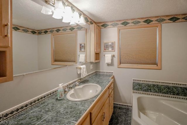 1195 Etter Road, Mogadore, OH 44260