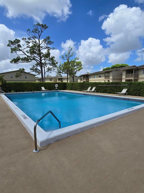 1846 Abbey Road 201, West Palm Beach, FL 33415