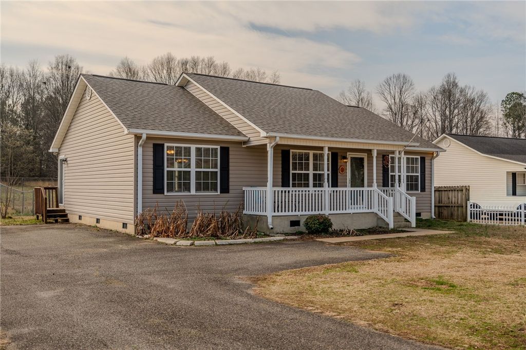 804 Clark Road, Inman, SC 29349