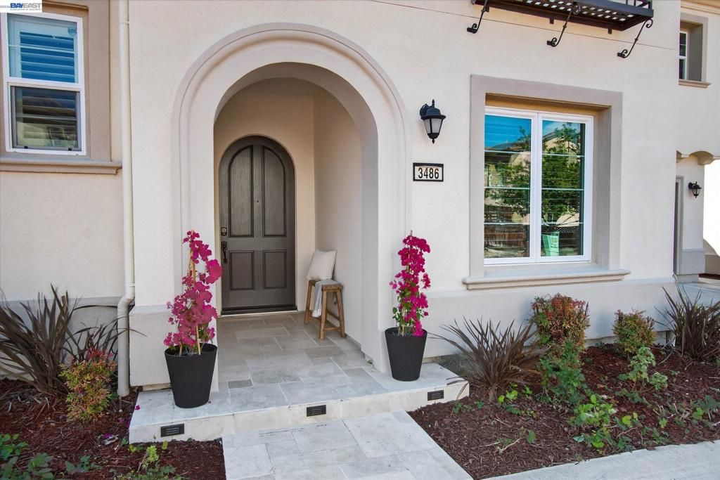 Image 2 of property listing at 3486 Cinnamon Ridge Rd., San Ramon, CA 94582