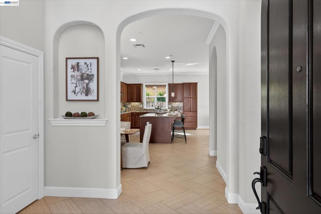 Image 4 of property listing at 3486 Cinnamon Ridge Rd., San Ramon, CA 94582