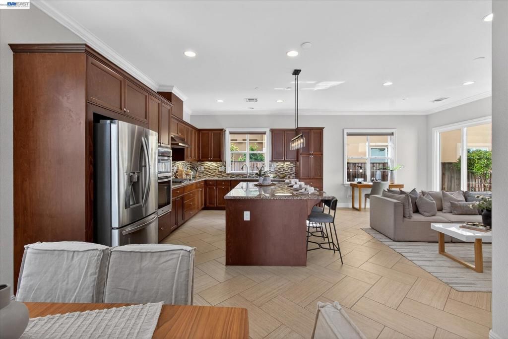 Image 5 of property listing at 3486 Cinnamon Ridge Rd., San Ramon, CA 94582