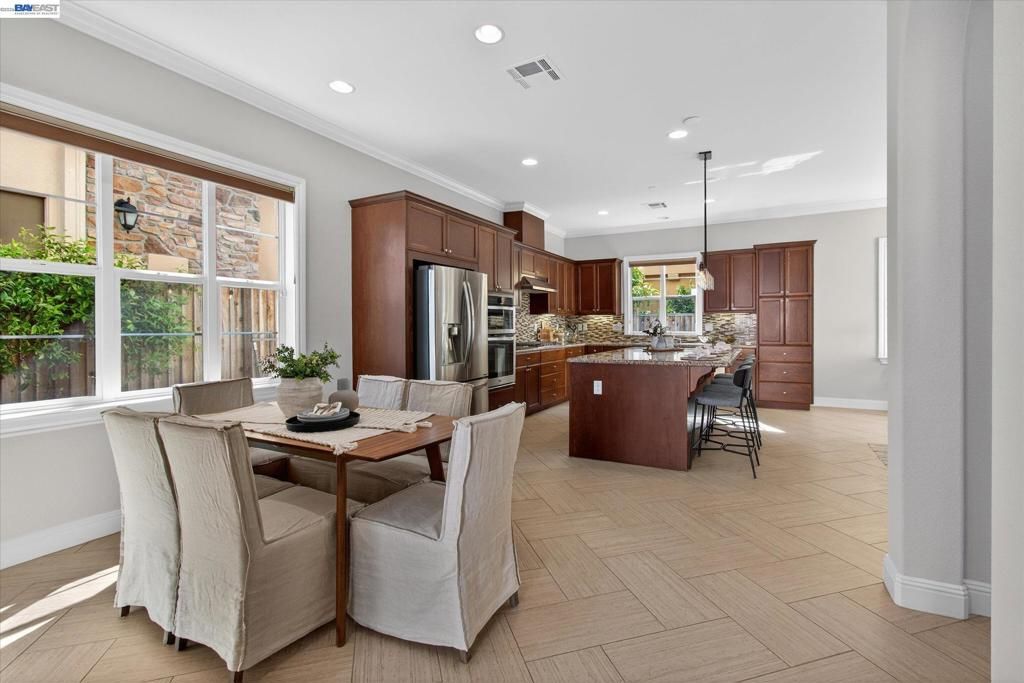 Image 8 of property listing at 3486 Cinnamon Ridge Rd., San Ramon, CA 94582