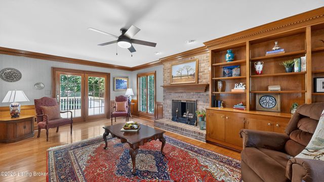 7110 Wood Briar Rd, Louisville, KY 40241