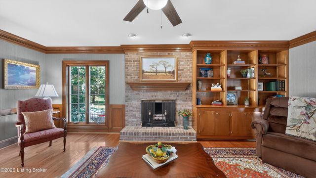 7110 Wood Briar Rd, Louisville, KY 40241