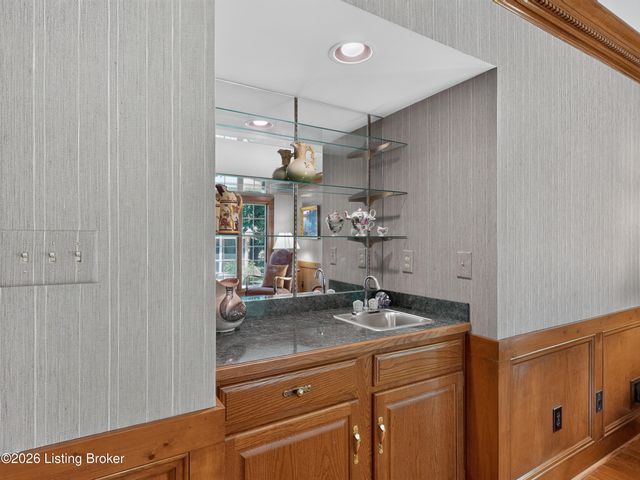 7110 Wood Briar Rd, Louisville, KY 40241