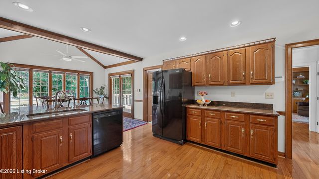 7110 Wood Briar Rd, Louisville, KY 40241