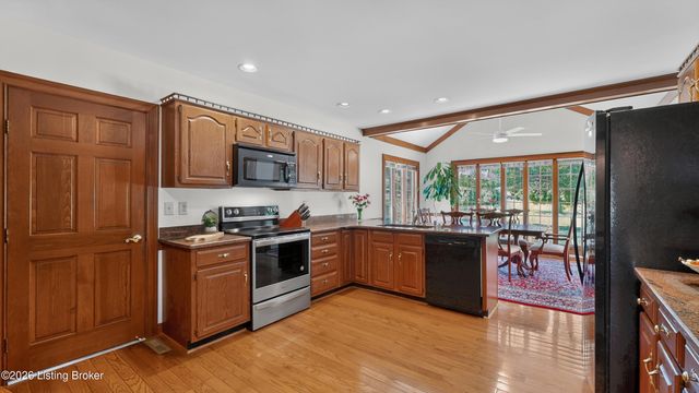 7110 Wood Briar Rd, Louisville, KY 40241