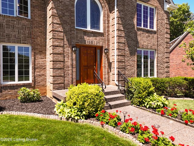 7110 Wood Briar Rd, Louisville, KY 40241