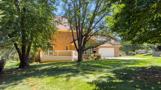 7110 Wood Briar Rd, Louisville, KY 40241
