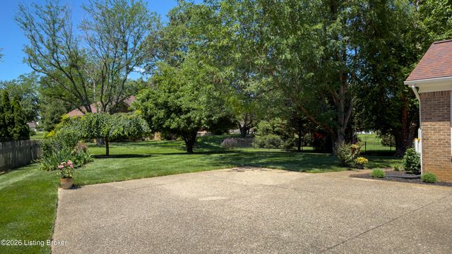 7110 Wood Briar Rd, Louisville, KY 40241